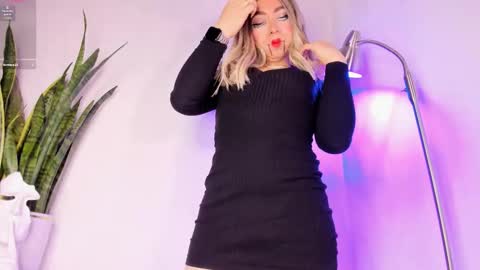 Snapshot of victoria_qq chatting on October 31, 2025, 2:56 am D A N I online show from October 31, 2025, 2:56 am