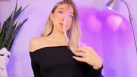 Snapshot of victoria_qq chatting on November 4, 2025, 5:56 pm D A N I online show from November 4, 2025, 5:56 pm