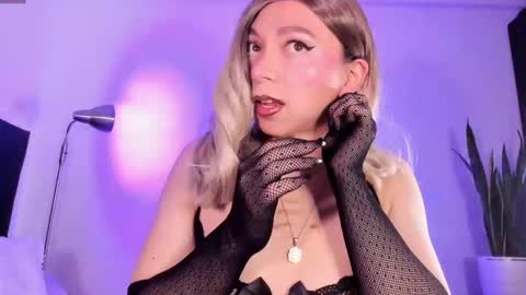 D A N I online show from November 24, 2025, 1:05 am