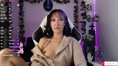 Victoria  online show from November 24, 2025, 5:12 pm