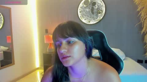V I C T O R I A  online show from May 22, 2026, 12:55 pm