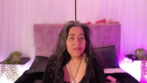 victoriaa_anderson_ online show from April 28, 2026, 2:00 pm