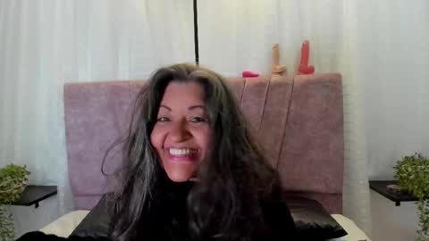 victoriaa_anderson_ online show from May 6, 2026, 6:24 pm