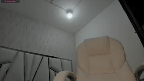 Victoria Sofia online show from May 3, 2026, 6:58 pm