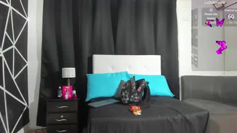 Snapshot of victoriaa_zans chatting on October 4, 2025, 10:02 am Victoria Zans online show from October 4, 2025, 10:02 am