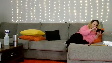 Victoria and Jesse online show from December 6, 2024, 2:38 pm