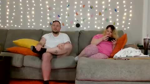 Victoria and Jesse online show from December 17, 2024, 4:45 am