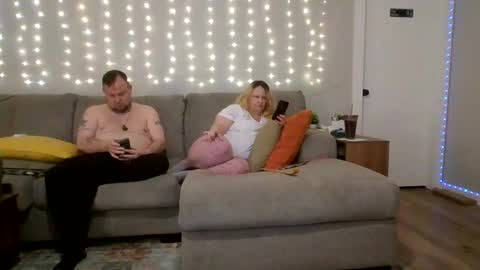 Victoria and Jesse online show from September 18, 2025, 1:18 am