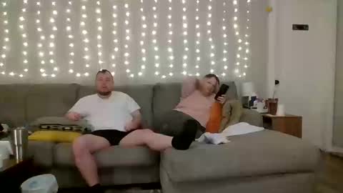 Victoria and Jesse online show from October 18, 2025, 4:08 pm