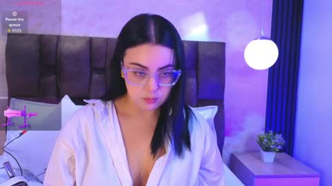 Victoria Andrade online show from April 10, 2026, 12:43 pm