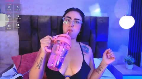Victoria Andrade online show from April 28, 2026, 12:21 pm