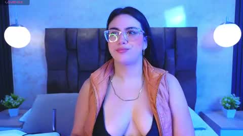 Victoria Andrade online show from July 2, 2026, 11:49 am