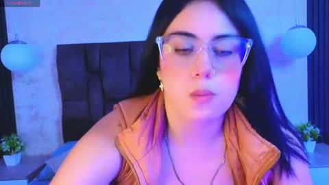 Victoria Andrade online show from July 6, 2026, 11:51 am