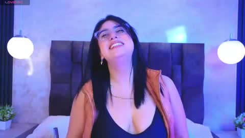 Victoria Andrade online show from July 10, 2026, 12:30 pm