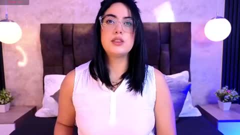 Victoria Andrade online show from July 27, 2026, 12:23 pm