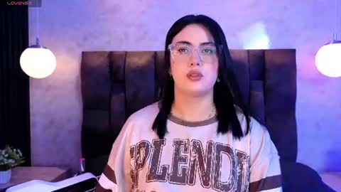 Victoria Andrade online show from August 7, 2026, 11:01 am