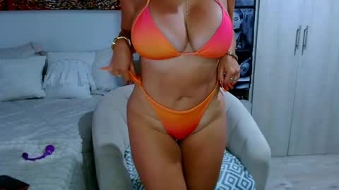 victoriahispanic online show from May 3, 2026, 1:28 pm