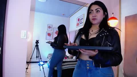 VICTORIA JOHNS online show from January 16, 2025, 5:55 pm