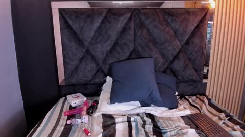 VICTORIA JOHNS online show from February 10, 2025, 1:11 pm
