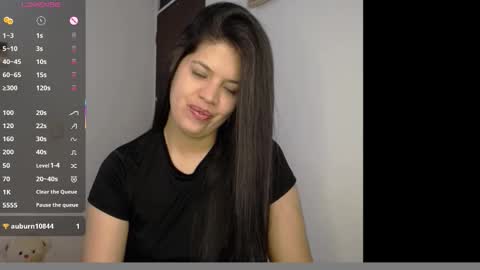 victorialg online show from November 7, 2025, 1:44 pm