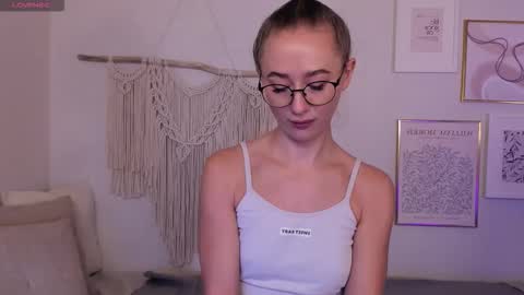 Snapshot of victorialight chatting on October 22, 2025, 5:52 am Victoria online show from October 22, 2025, 5:52 am