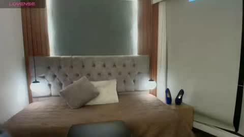 Snapshot of victorialuxee_ chatting on July 17, 2026, 12:12 pm V I C T O R I A online show from July 17, 2026, 12:12 pm