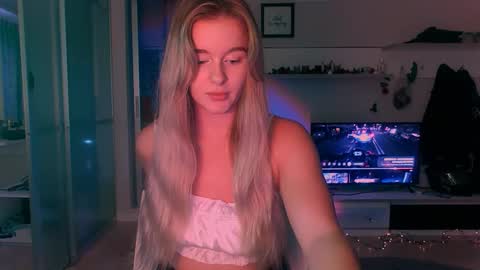 Eva and Victor online show from September 20, 2025, 11:11 am