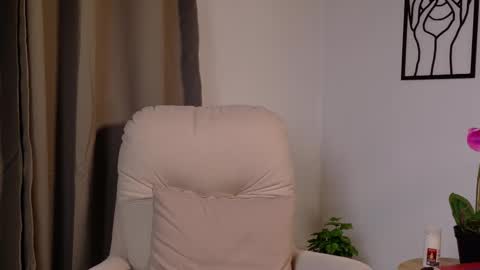 VictoriaNova online show from February 6, 2026, 12:37 am