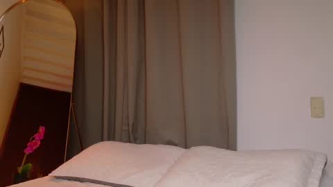 Snapshot of victorianova chatting on July 23, 2026, 1:19 am VictoriaNova online show from July 23, 2026, 1:19 am
