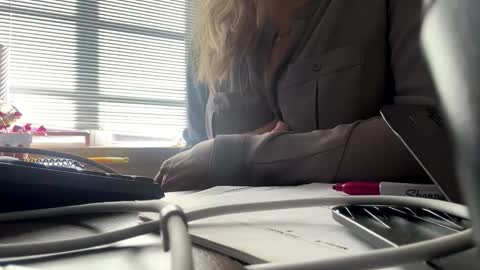 Snapshot of victoriarising chatting on November 14, 2025, 4:06 pm Victoria online show from November 14, 2025, 4:06 pm