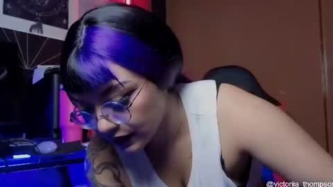 victoriia_thompson online show from July 4, 2026, 9:32 pm