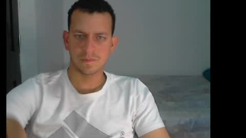 victormanuelq_1 online show from April 29, 2026, 12:27 am