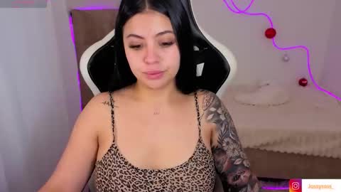 V  I C  T O R I A  online show from November 28, 2025, 5:04 pm