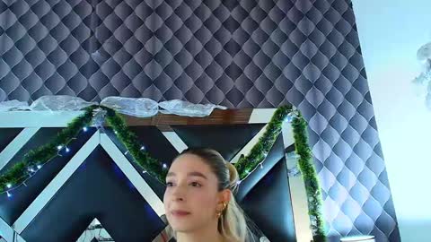 victtoria lee online show from December 13, 2024, 7:53 pm