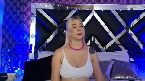 Snapshot of victtoria_lee chatting on March 10, 2026, 8:14 pm victtoria lee online show from March 10, 2026, 8:14 pm