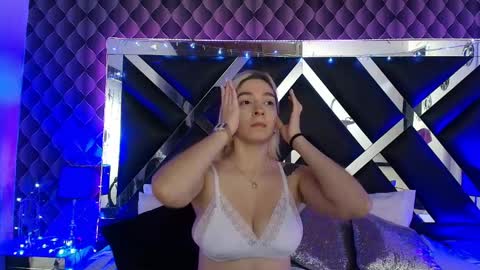 Snapshot of victtoria_lee chatting on April 6, 2026, 6:53 pm victtoria lee online show from April 6, 2026, 6:53 pm