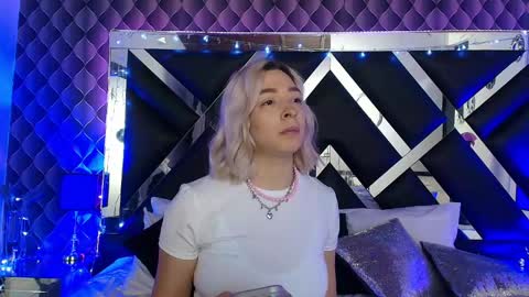 Snapshot of victtoria_lee chatting on April 25, 2026, 7:11 pm victtoria lee online show from April 25, 2026, 7:11 pm