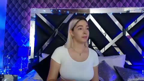 Snapshot of victtoria_lee chatting on April 28, 2026, 7:08 pm victtoria lee online show from April 28, 2026, 7:08 pm