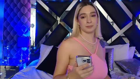 Snapshot of victtoria_lee chatting on May 16, 2026, 1:13 am victtoria lee online show from May 16, 2026, 1:13 am