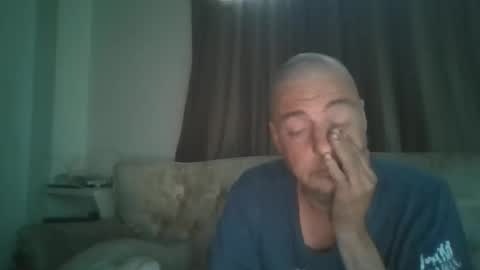 vids1977 online show from October 26, 2025, 2:23 pm