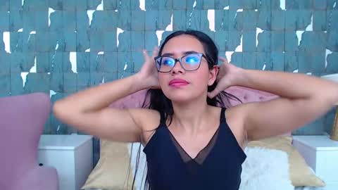 Viictoriasecret online show from November 13, 2025, 9:41 am