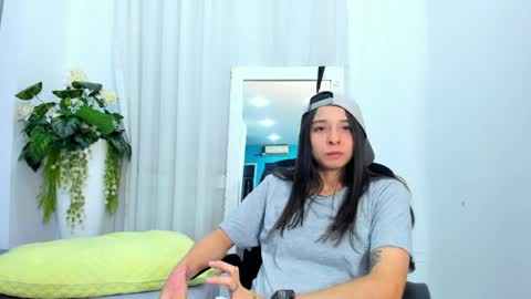 viictoriiasaenz online show from May 1, 2026, 5:12 am