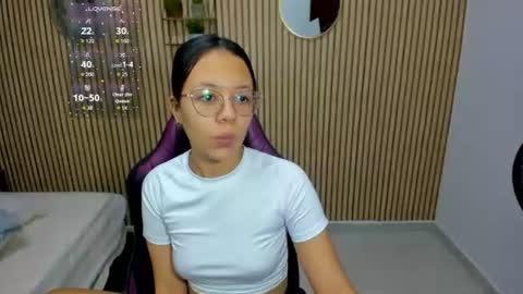 Violet online show from June 15, 2026, 6:43 pm