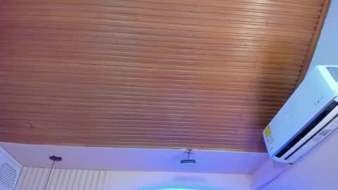 Snapshot of viiolett_lee chatting on September 14, 2025, 7:24 pm Viiolett online show from September 14, 2025, 7:24 pm