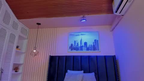 Snapshot of viiolett_lee chatting on September 20, 2025, 8:54 pm Viiolett online show from September 20, 2025, 8:54 pm