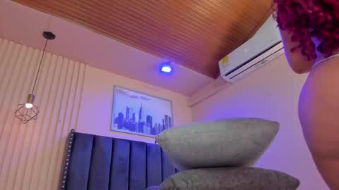 Viiolett online show from December 17, 2025, 7:53 pm