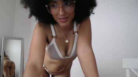 Snapshot of viiolettaaa chatting on May 13, 2026, 9:11 pm viiolettaaa online show from May 13, 2026, 9:11 pm