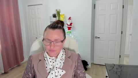 Snapshot of vika7333 chatting on December 18, 2024, 4:28 pm Ukrainian-woman online show from December 18, 2024, 4:28 pm