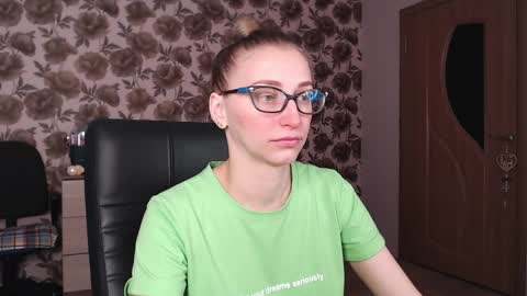 Vika online show from December 8, 2024, 3:32 am
