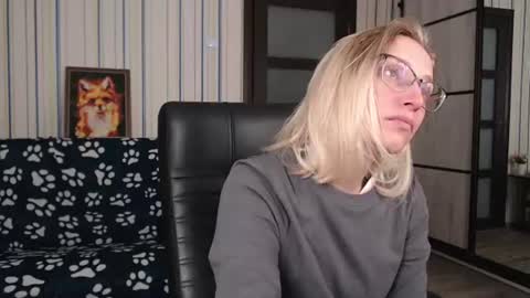 Snapshot of vikaericka chatting on July 19, 2026, 3:21 am Vika online show from July 19, 2026, 3:21 am